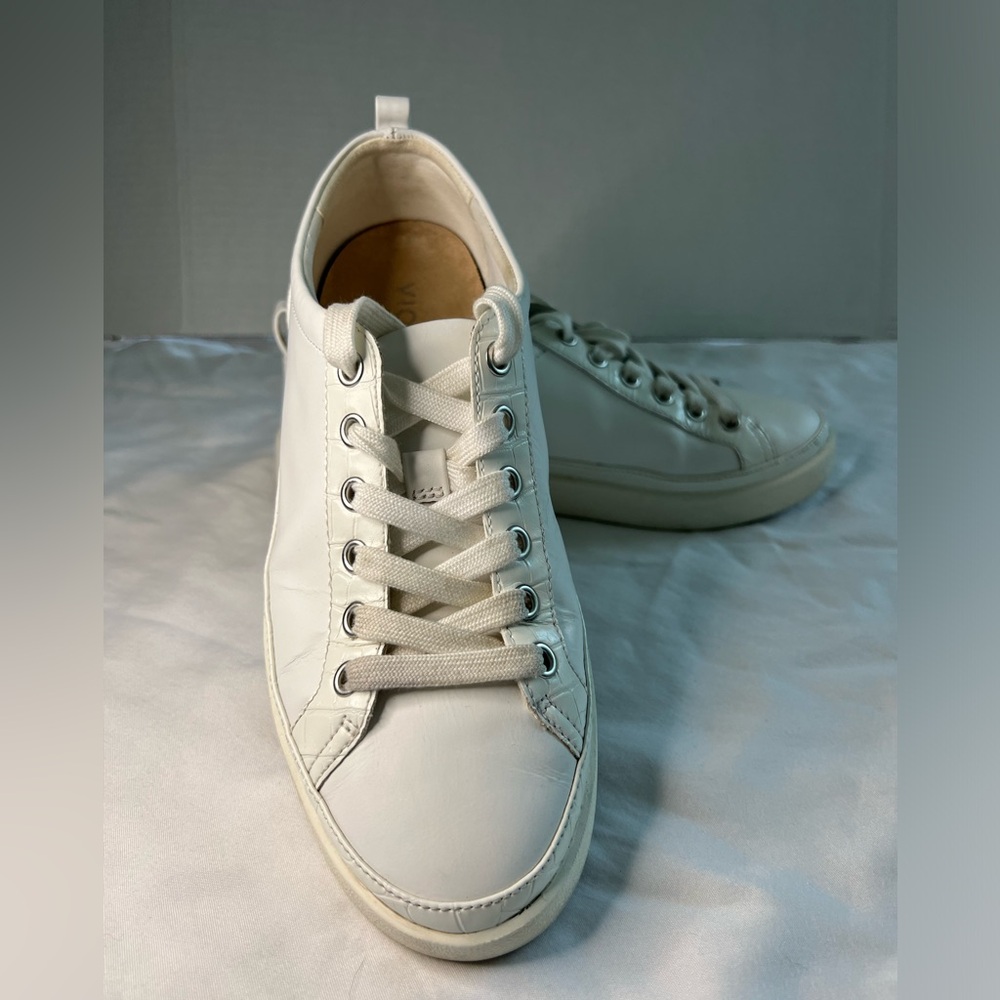 Vionic Winny lace up leather sneakers